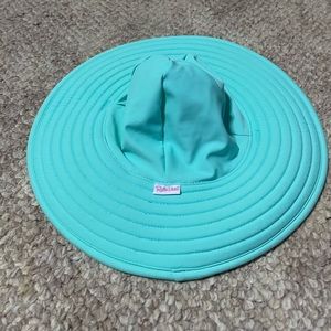 0-12 min Ruffle Butts hat